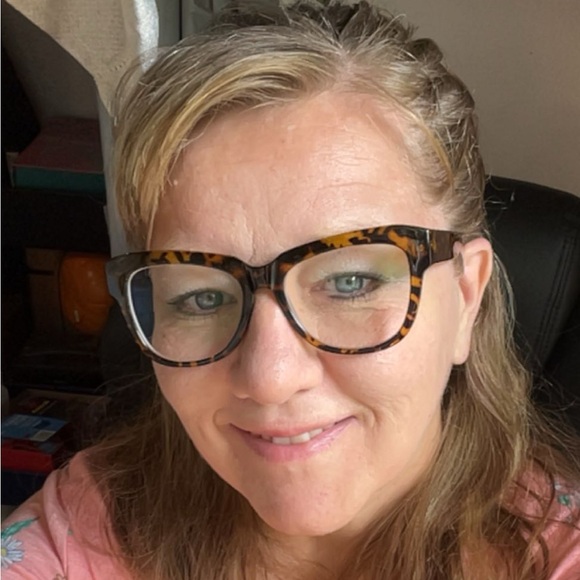 Meet your Posher, Nina - Picture 2 of 2